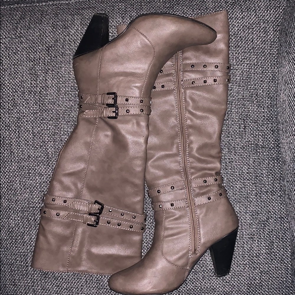 Boot - Picture 3 of 3